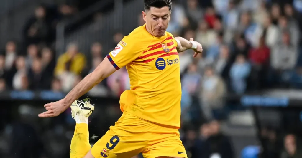 Lewandowski Clinches Last-Minute Victory for Barcelona with Stoppage-Time Penalty