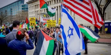 Clashes Erupt on US University Campus During Protest Over Israeli-Palestinian Conflict